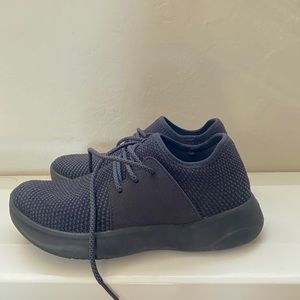 Vessi women’s everyday sneaker - US W7, EUR 38.5